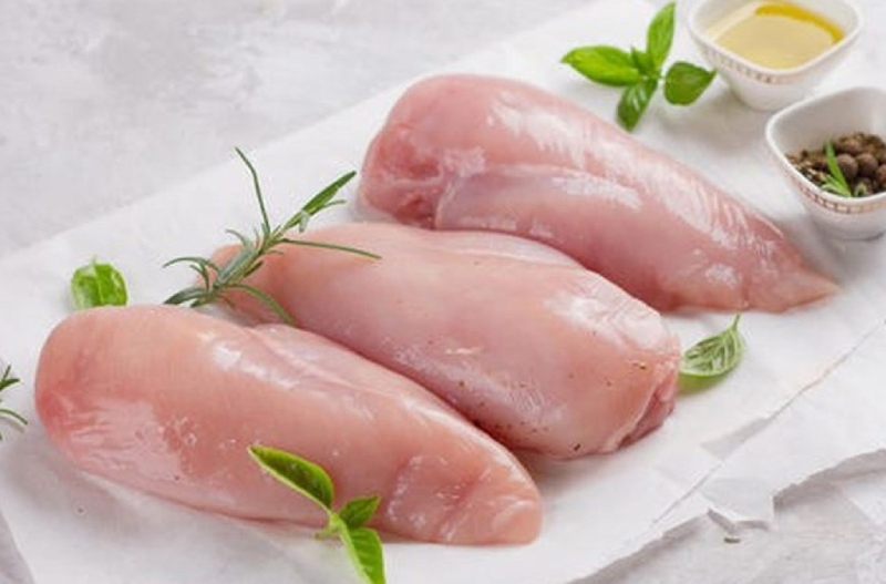 Những miếng ức gà tươi