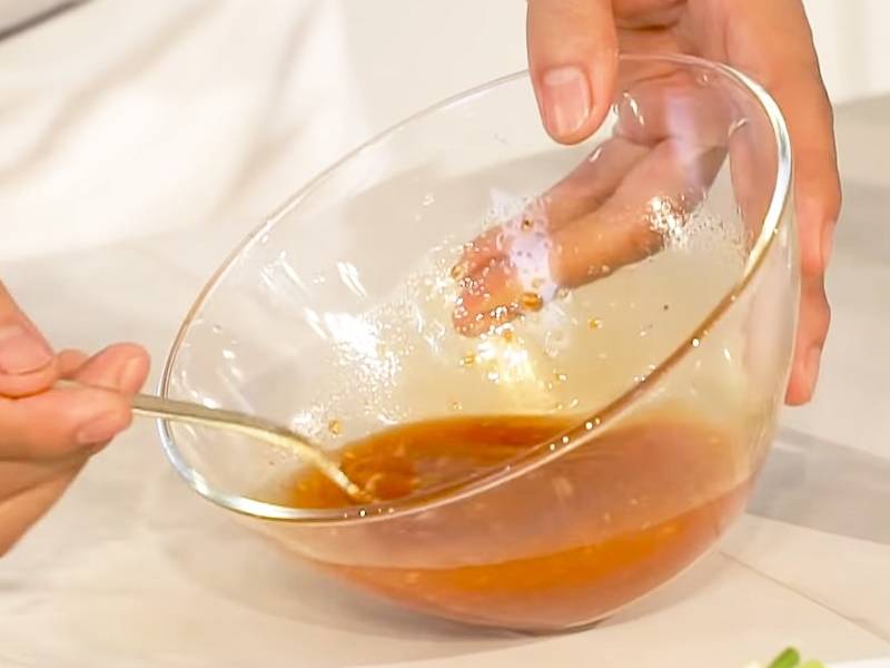 Hướng dẫn pha nước sốt chiên móng heo