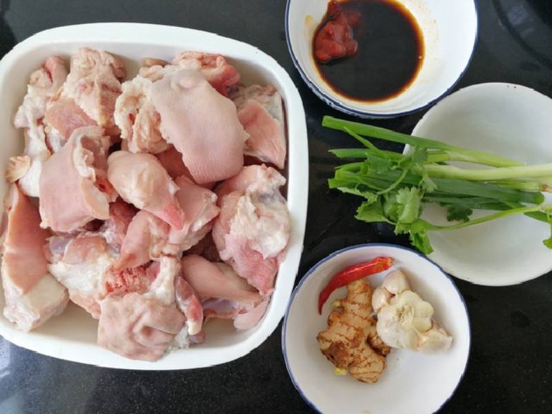 Bí quyết chọn nguyên liệu làm móng heo chiên giòn chất lượng