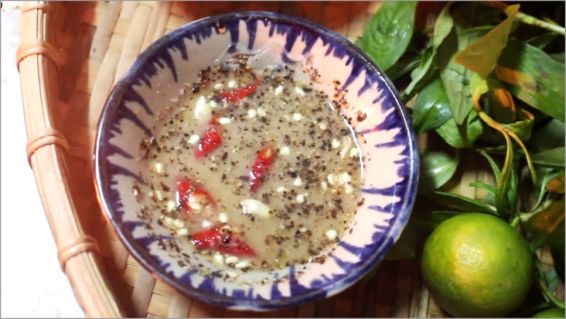 Dĩa muối tiêu xanh cay nồng