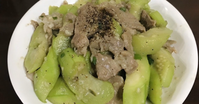 Món mướp xào thịt heo