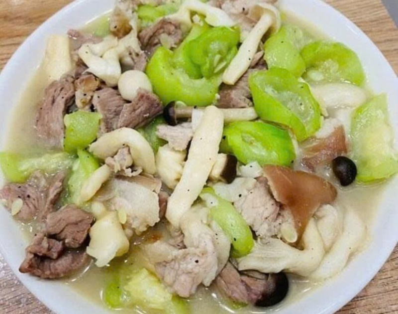 Mướp xào thịt heo, nấm rơm thơm ngon