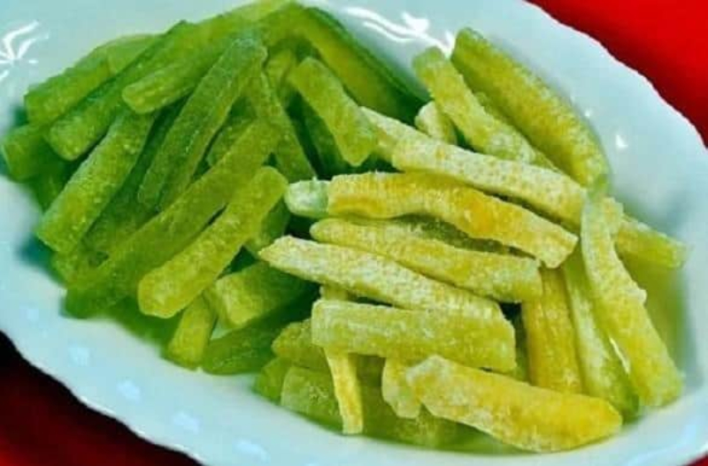 Mứt bí đao thơm ngon bày trí trên dĩa