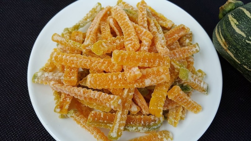 Mứt bí đỏ dẻo ngon màu cam vàng óng