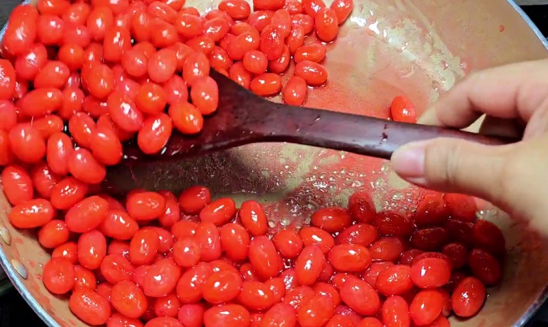 Sên cau non với đường để làm mứt kiểng dẻo