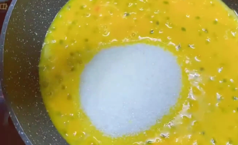 Phần ruột chanh dây được trộn cùng đường