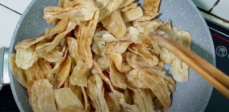 Chuối ngào đường trong chảo