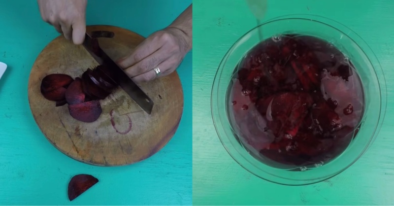 Củ dền cắt lát và ngâm nước muối để chuẩn bị làm mứt