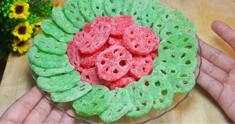 Đĩa mứt củ sen xanh đỏ thành phẩm