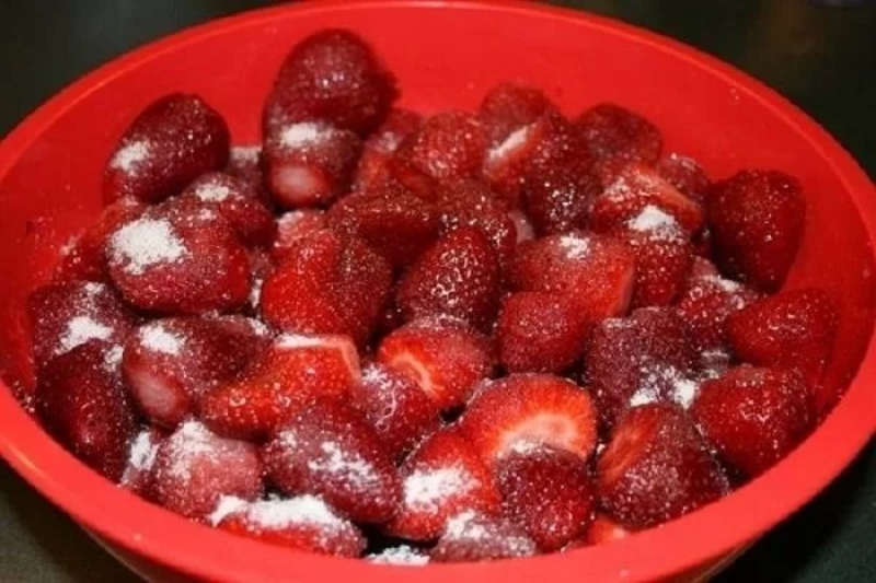 Dâu tây ướp đường