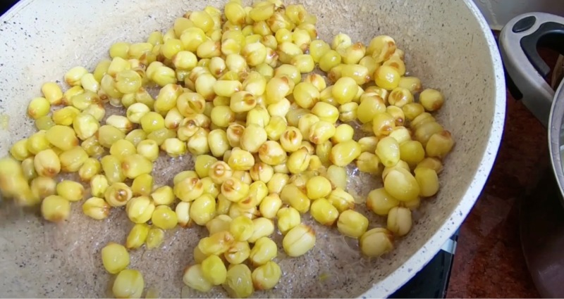 Sên hạt sen với đường để làm mứt vàng bóng ngon