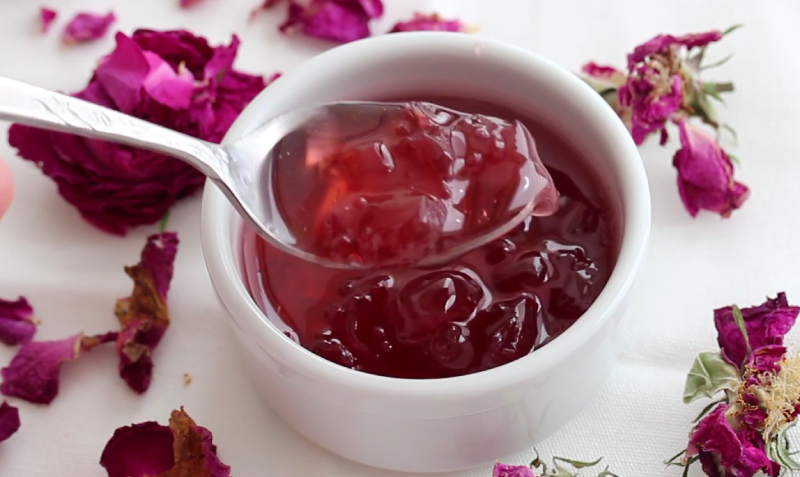 Mứt hoa hồng sau khi nấu xong