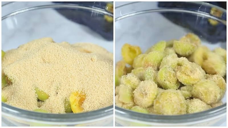 Mơ trộn đường trong tô thủy tinh để chuẩn bị sên mứt