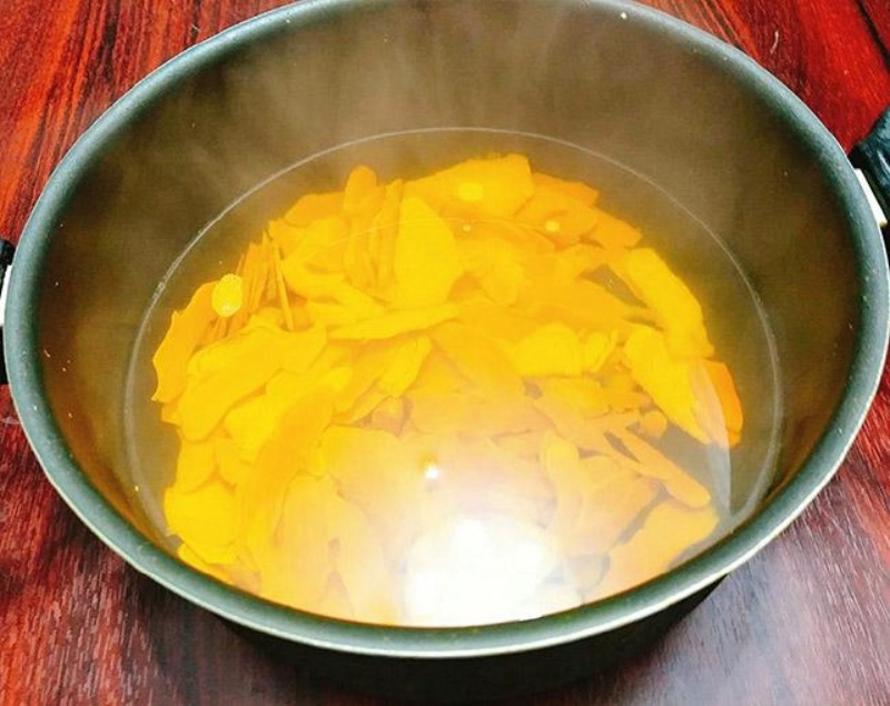 Củ nghệ ngâm nước chanh muối