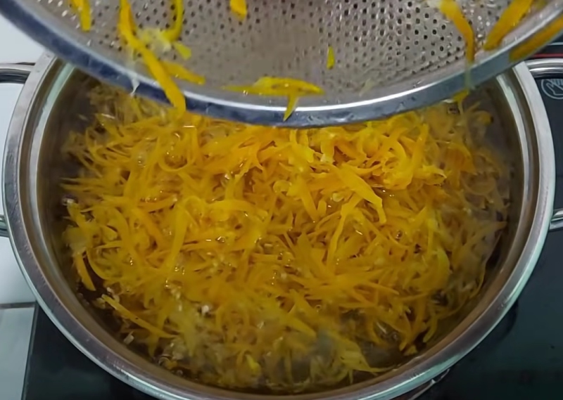 Trụng vỏ tắc trong khoảng 5 phút