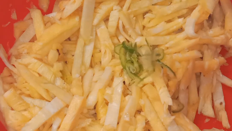  Bào thơm thành sợi nhỏ đều tay