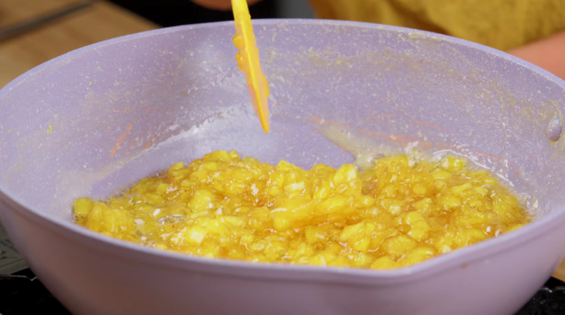 Sên mứt trên chảo nóng