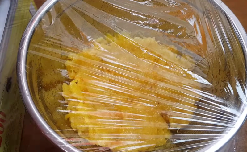 Bọc kín phần hỗn hợp thơm đã chuẩn bị