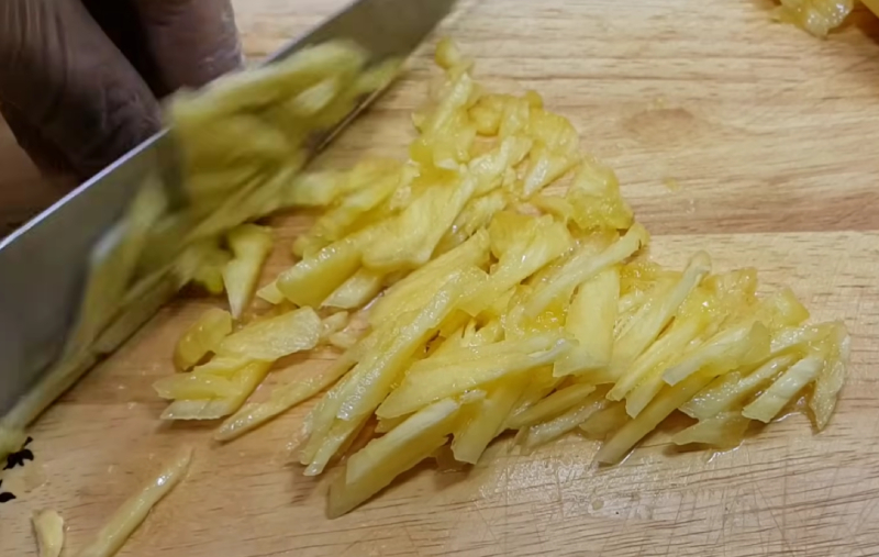 Thái thơm thành lát mỏng