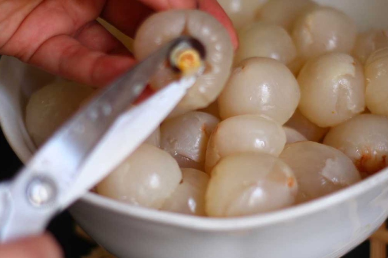 Sơ chế quả vải