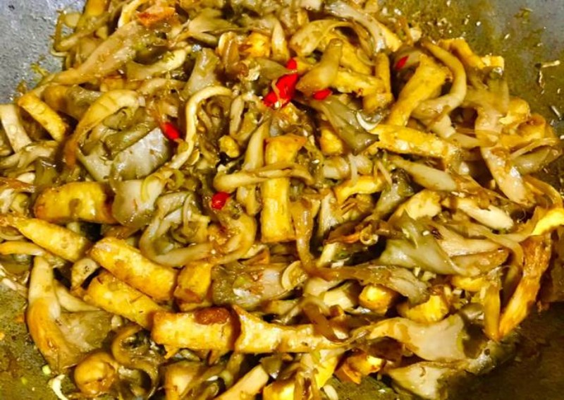Thành phẩm món nấm bào ngư xào sa tế