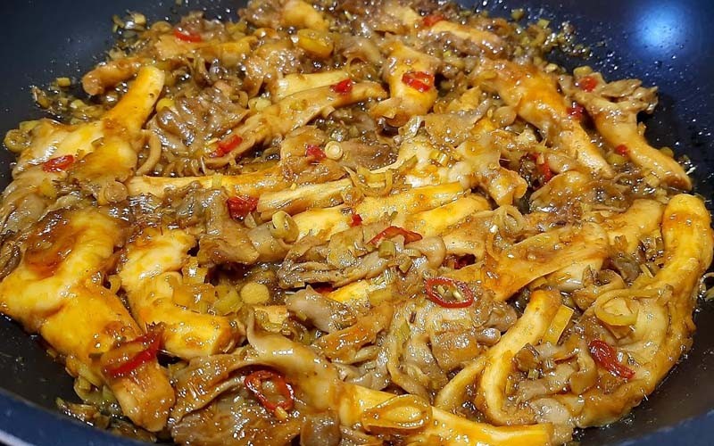 Xào nấm bào ngư với sả ớt