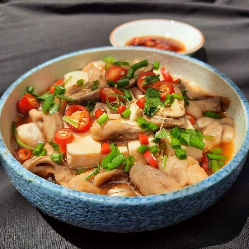 Thành phẩm nấm rơm xào kim chi đậu hũ non hấp dẫn