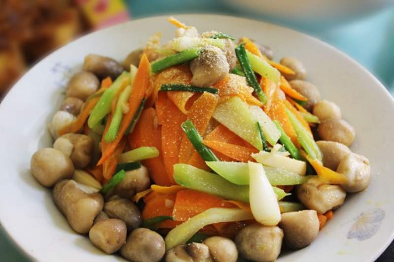 Khám phá 5 cách làm nấm rơm xào chay đơn giản