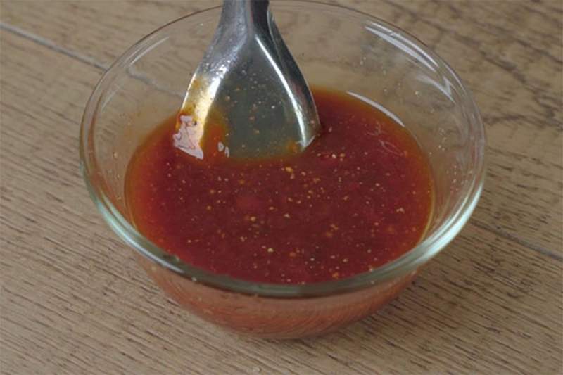 Công đoạn pha chế nước sốt 