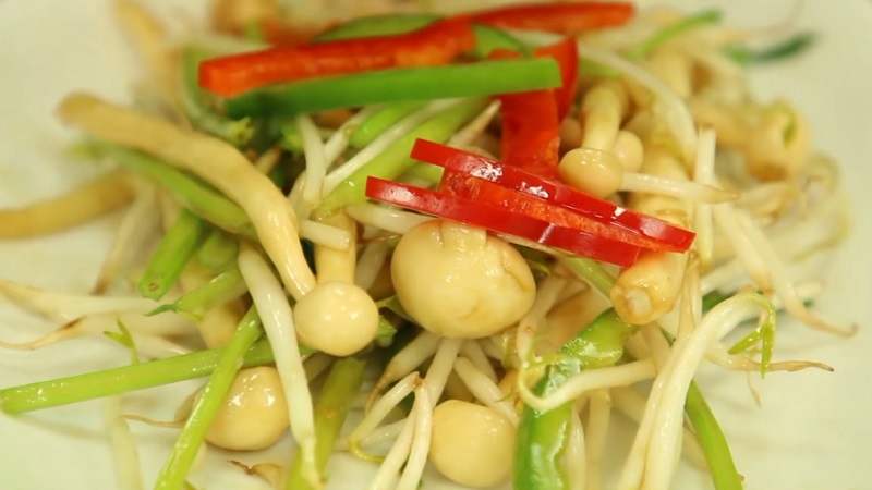 Món nấm bạch tuyết xào tam sắc giòn ngon