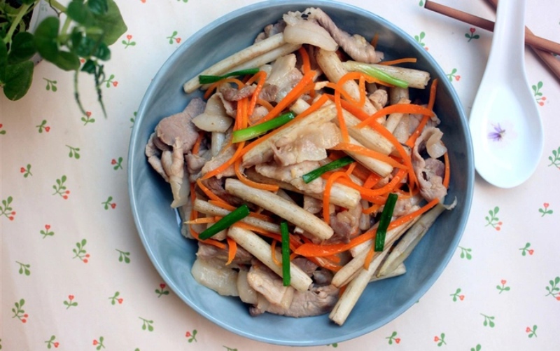 Thịt heo được bày ra dĩa