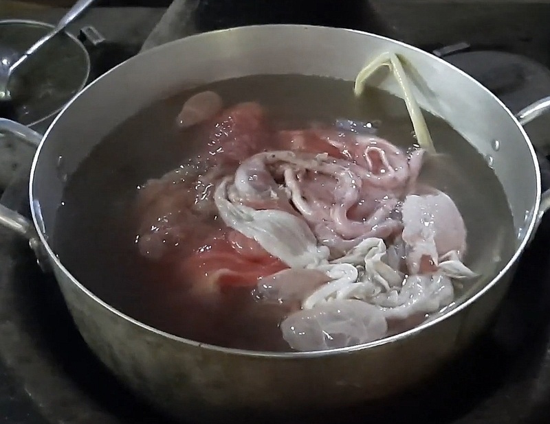 Tiến hành sơ chế nhau thai bò