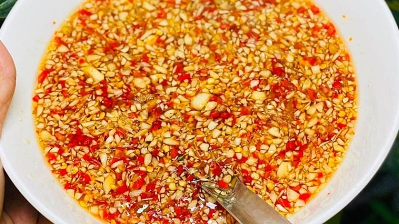 Bát nước mắm trộn gỏi