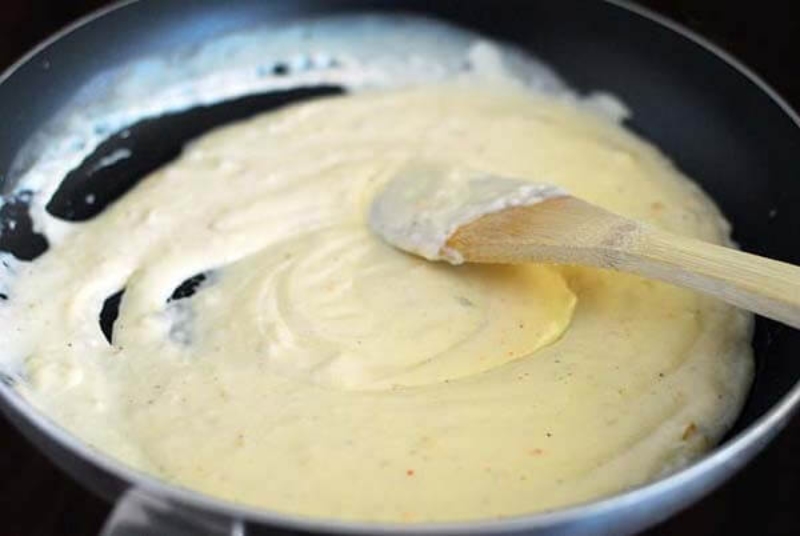 làm sốt carbonara xào nui