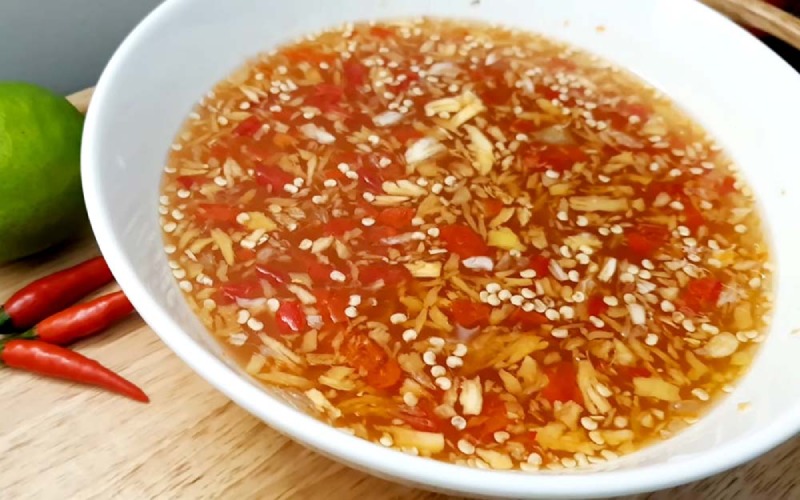 Nước mắm chua ngọt tỏi ớt đã pha sẵn