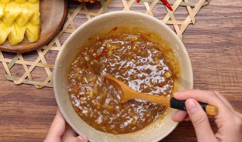  Khuấy đều hỗn hợp nước chấm mắm nêm