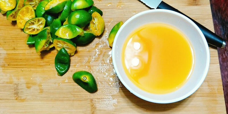 Tắc được vắt lấy nước làm nền nước chấm, tạo vị chua thanh tự nhiên