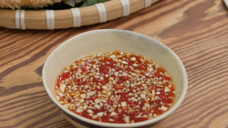 hoàn thành nước mắm ớt tỏi chua ngọt