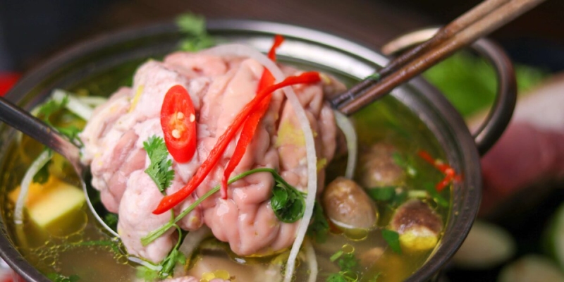 Nồi óc bò hấp ngải cứu thơm ngon