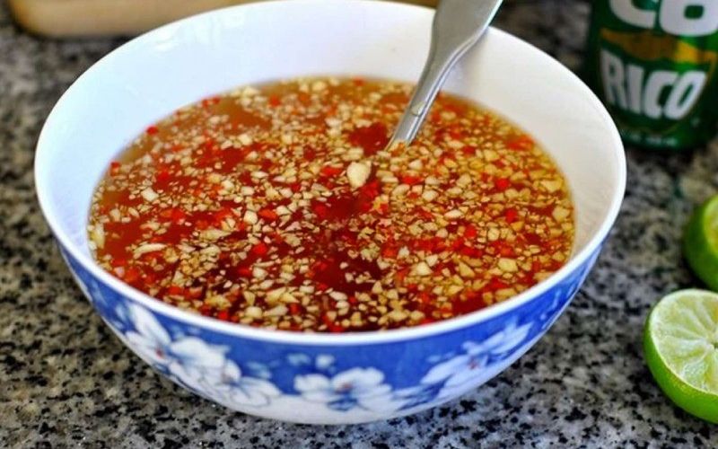 Chén nước mắm tỏi ớt chua ngọt pha sẵn