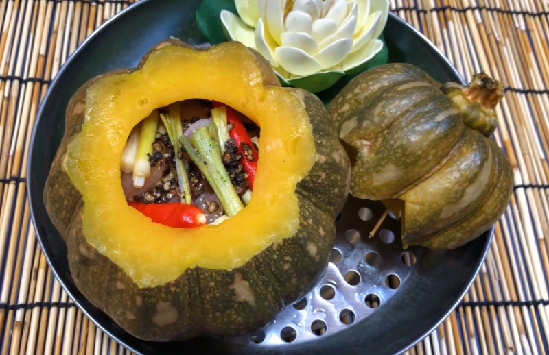 Cách làm óc heo chưng bí đỏ thơm ngon, bổ dưỡng tại nhà