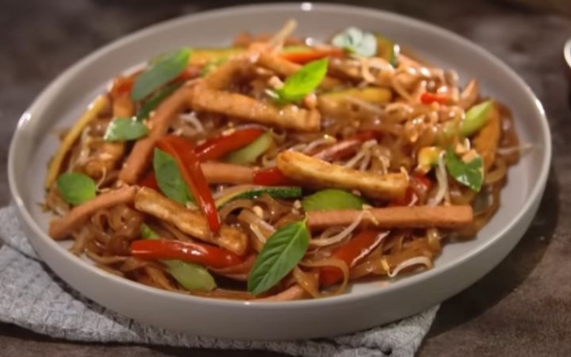 Món pad thái chay sốt me ngon