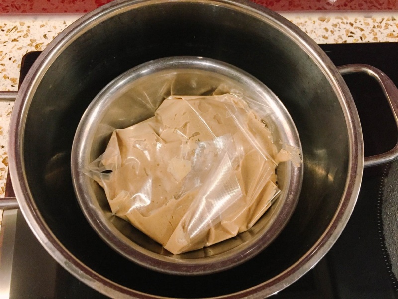 lót giấy nến và hấp pate