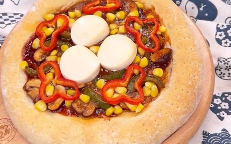 Bánh pizza nhân nấm mỡ hoàn thành
