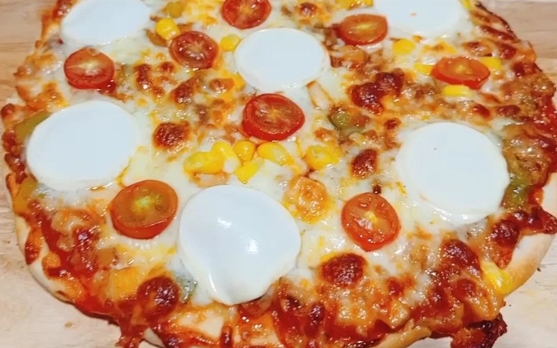 Món pizza cà chua đẹp mắt