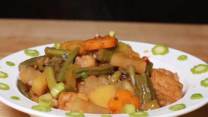 Thành phẩm món rau củ kho chay hấp dẫn
