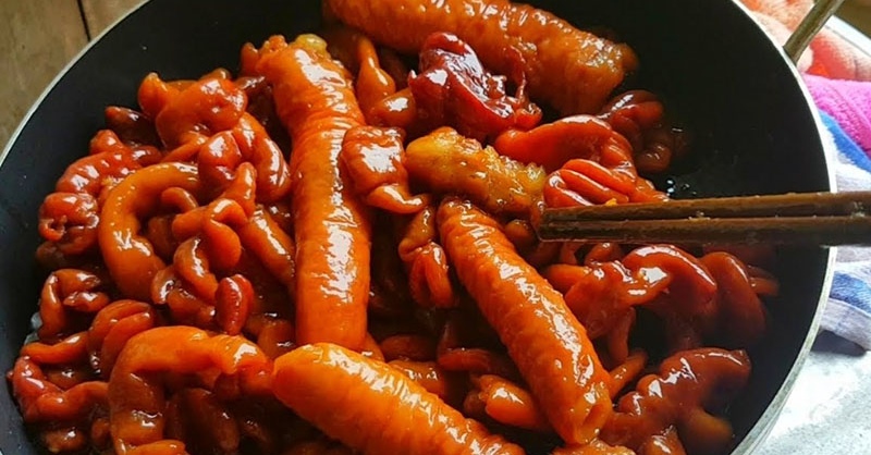 Món ruột heo khìa nước dừa và coca
