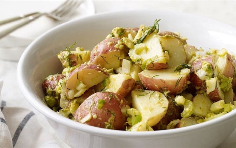 Thành phẩm món salad bơ chay khoai tây nướng thơm ngon