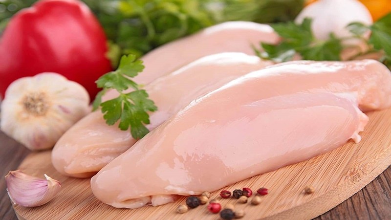 Bí quyết chọn nguyên liệu tươi làm salad ức gà