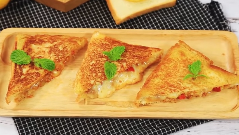Hoàn thành Sandwich thịt heo băm hấp dẫn